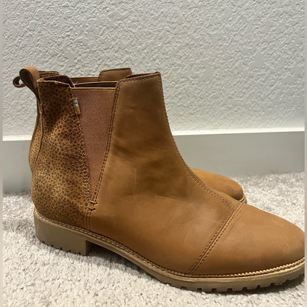 TOMS Booties/Chelsea Style Shoes, Size 9.5
